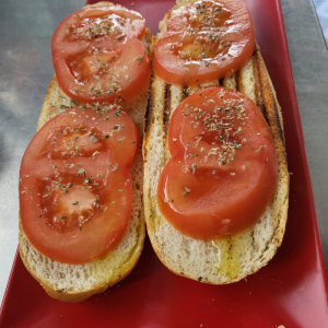 Pan con ajo y tomate
