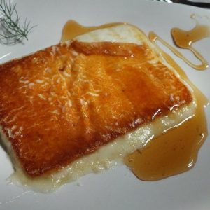 Queso asado con miel