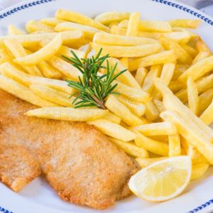 Pechuga empanada con insalata o fritas